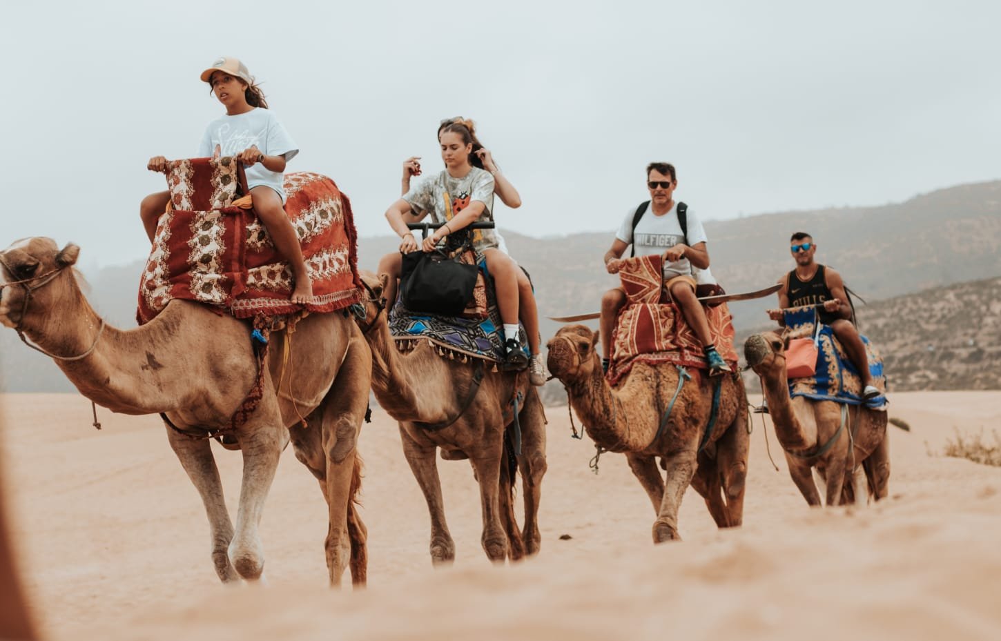 جولة على ظهر الجمل في كثبان تملالين - مغامرة صحراوية مميزة بالقرب من أكادير